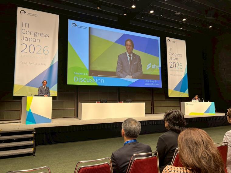 スタッフ全員でインプラントフォーラムに参加