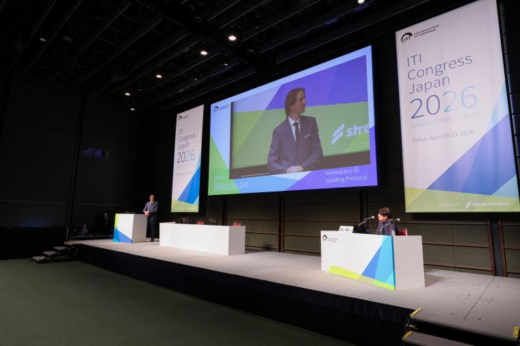 スタッフ全員でインプラントフォーラムに参加