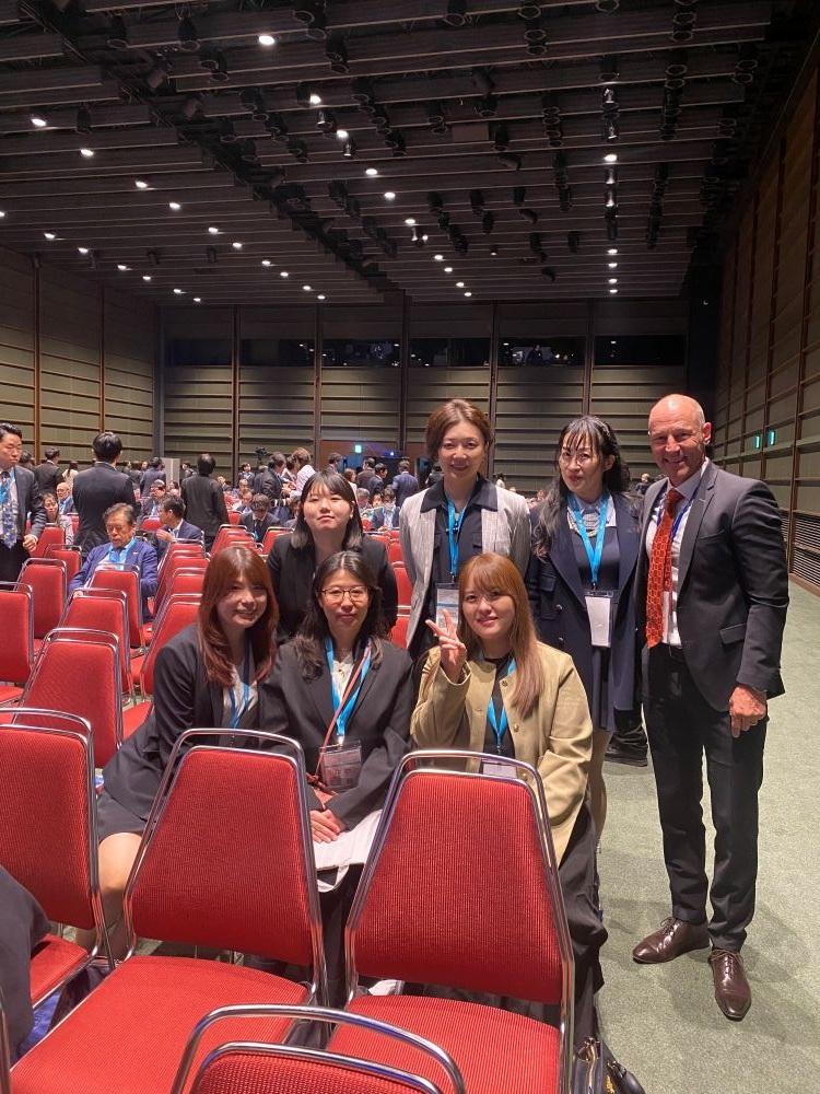 スタッフ全員でインプラントフォーラムに参加