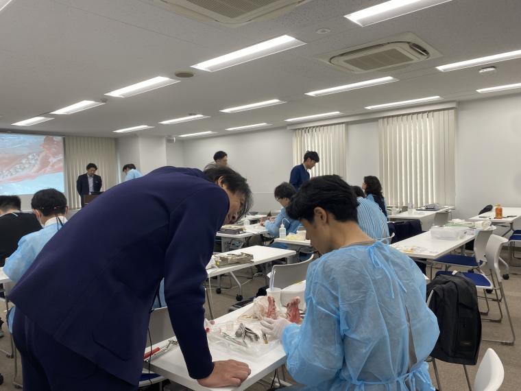 インプラントセミナーを開催しています